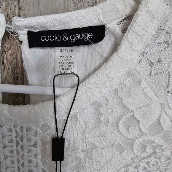 Cable & Gauge White Lace Lined Short Sleeve Keyhole Blouse Size Small - Picture 3 of 7
